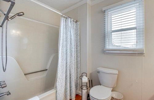 Spacious Fishing Getaway by Lake Guntersville! - Foto 16