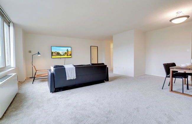 Apartment in the Heart of Crystal City - Photo 22