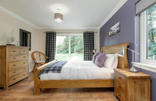 Scenic Oaklodge with wood burner - Photo 4