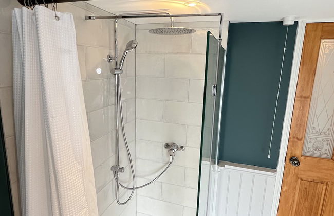 Luxurious Victorian Villa With Parking, Sleeps six - Photo 19