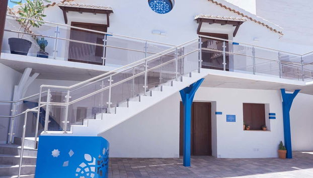 Façade du musée des Tapis en Sciure