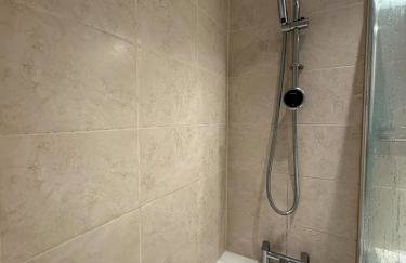 Stylish 2-Bed house, workspace & Easy London Access! - Foto 14