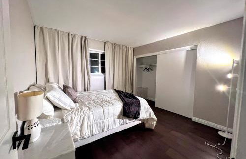 Bright & Spacious 5BR Modern Vacation Home - Near Disneyland & Beaches - Photo 31