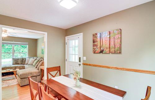 Campton Cottage with Hot Tub, Near Hiking and Climbing - Foto 7