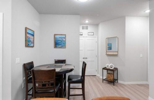 Pool & Fitness Room Near University Park - Covered Parking - Foto 40