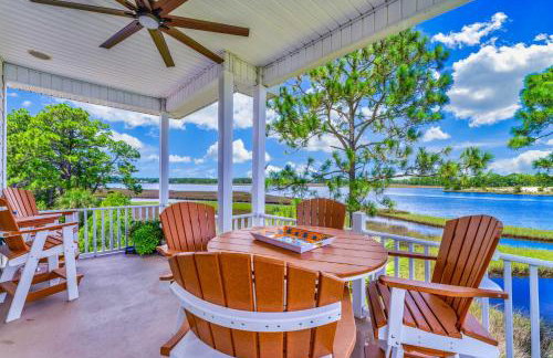 Riverfront Carrabelle Home with Furnished Patio! - Foto 1
