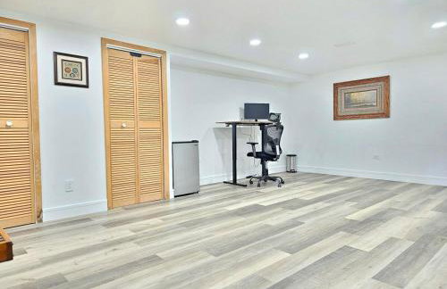 Modern 4BR Near Six Flags & Naval Base - Foto 29