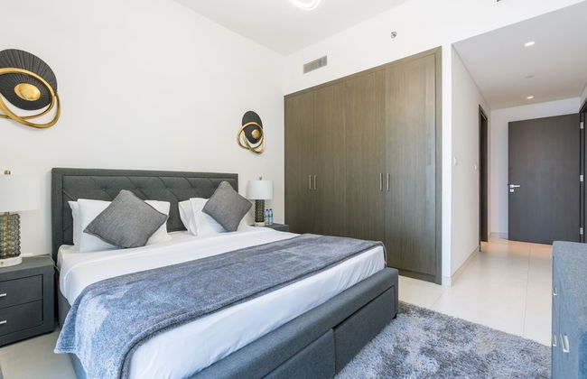 New! Luxurious Living Dubai Creek Balcony & View - Photo 7