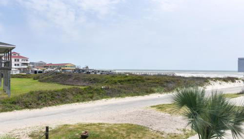 Walk to Gulf Surfside Beach Home with Deck - Photo 2