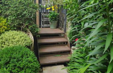 Courtyard Apartment - Photo 29