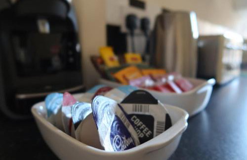 Beach & City Access - 2 Floors, Full Kitchen, Free Parking - Foto 14