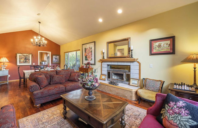 Valley of the Moon by Avantstay Tranquil Escape, Large Yard w/ Hot Tub & Fire Pit - Foto 12