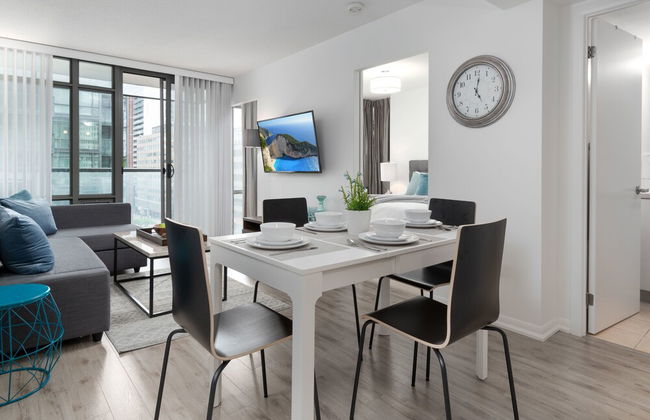 Modern Condo in Financial District - Photo 29