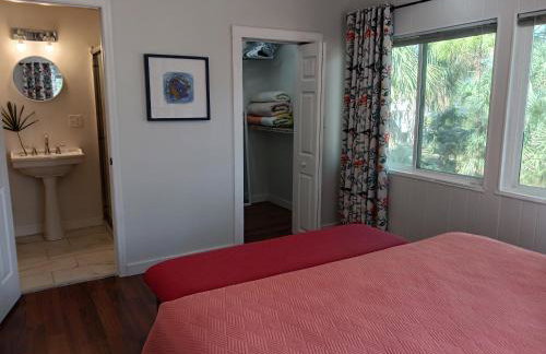 Dog Friendly-Short Walk to Beach-Canal Front-Screened Porch-Peaceful - Foto 24