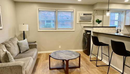 Cathedral Modern King bed with Washer & Dryer - Photo 1