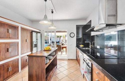 Casa con piscina y gran jardín - Foto 26