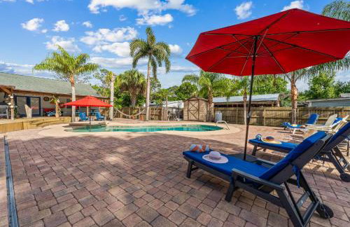 Tropical Oasis- Pickleball, Pool, Hot Tub- 15 min to beach - Photo 40