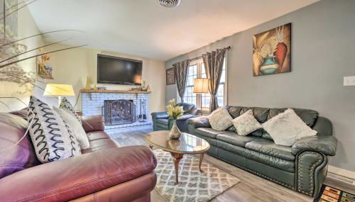 Hedge House Just 4 miles to Notre Dame! - Photo 2