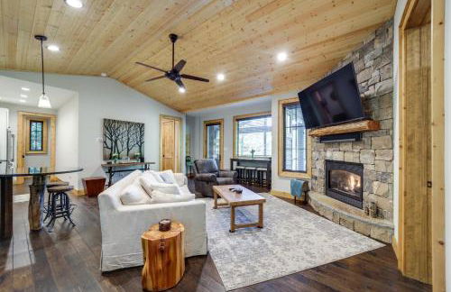 Lakefront Gem with Fire Pit in Chinquapin Resort! - Foto 4