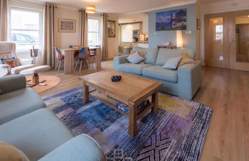 Marina View Apartment - Photo 1