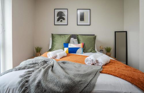 Cozy Waterfront Apartment - Free Parking & Wi-Fi - Photo 48