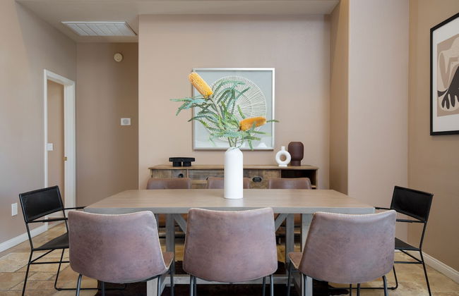 Desert Stone by Avantstay Contemporary Desert Oasis With Pool & Hot Tub - Photo 23