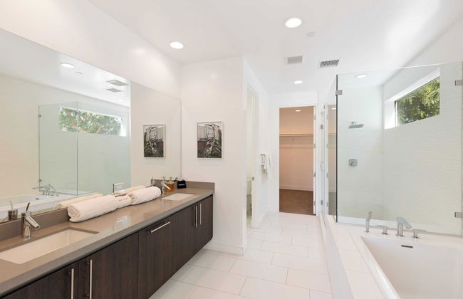 Sleeps 28! 2 Luxe Villas w/ Pool & Putting Green Polo Villas Nova by Avantstay - Foto 16