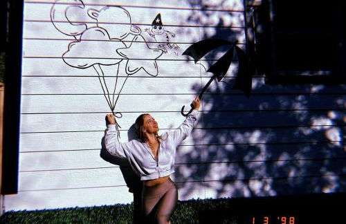 Whimsical Lakefront Tiny Home with Hand-Drawn Doodle Design Near Bastrop, Texas - Foto 11