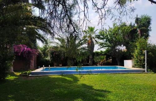 Precioso chalet próximo a Sevilla con jardín y piscina privada 8 personas Wifi gratis 2 salones 4 dormitorios 2 baños - Foto 44