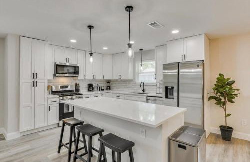 Gorgeous Sunny Home for Big Groups w Private Pool - Foto 16