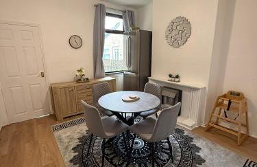 Cozee 2-bed in WV11 ideal for long work stays & relocation cls to New cross hospital M54&M6 - Photo 8