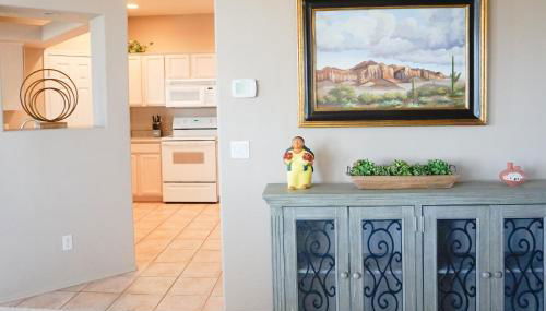 Mountain-view condo with incredible sunset views, pool, hot tub & grill - Foto 5