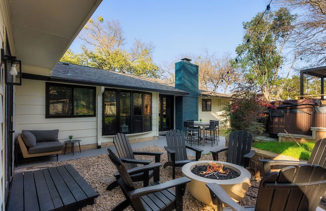 Luxury Zilker Home Pool Hot Tub Kitchen - Photo 14
