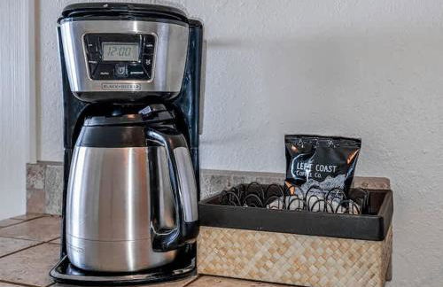 Oceanfront Suite - Top Floor - Sleeps 4 - Pool and Sauna - Foto 18