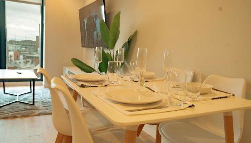 Luxury sky suites 2 bedroom 2 bathroom city centre apartment - Foto 2