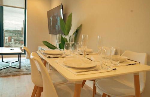 Luxury sky suites 2 bedroom 2 bathroom city centre apartment - Foto 2