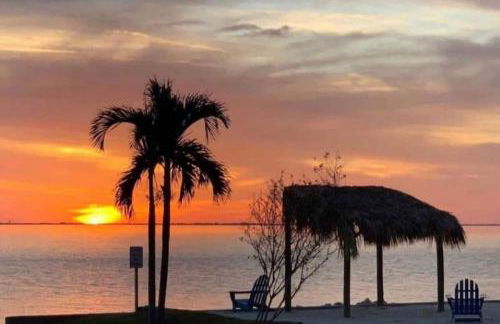 Amazing Waterfront Views Resort, Enjoy Heated Pool & Sunset! - Photo 8