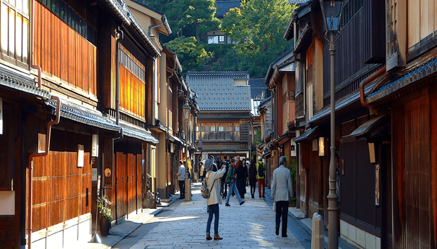 Adventures in Kanazawa: Sweet and Plate Making with Ninja Star Throwing - Full-Day Tour - Foto 4