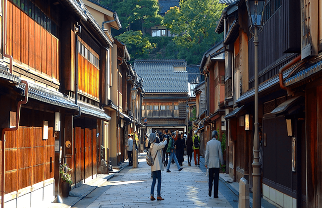 Adventures in Kanazawa: Sweet and Plate Making with Ninja Star Throwing - Full-Day Tour - Photo 4