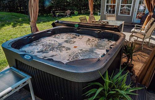 Gorgeous Cozy 5 Bedroom House with Hottub,Lake,Pool - Foto 7