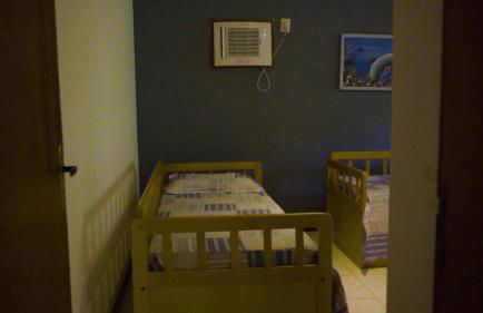 Belíssima Casa com extensa área externa - piscina, sauna, churrasqueira e campo de futebol - com 5 suítes e a 500 metros da Rua das Pedras - Foto 35