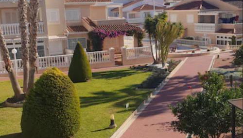 2-Bed Sleeps 4 Swimming Pool Hot Tub - Photo 2