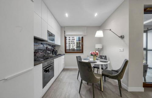 Wola Apartment - 9th Floor, Parking & Balcony - by Rentujemy - Foto 14