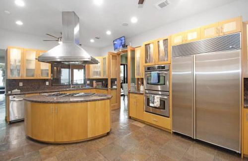 Bay Breeze Estate - Heated Pools, Private Pier & Walk to the Kemah Boardwalk - Foto 12