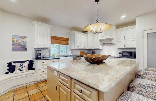 Spacious Beautiful Home with Full Kitchen, Balcony and Patio, Next to Golf Course - Foto 9