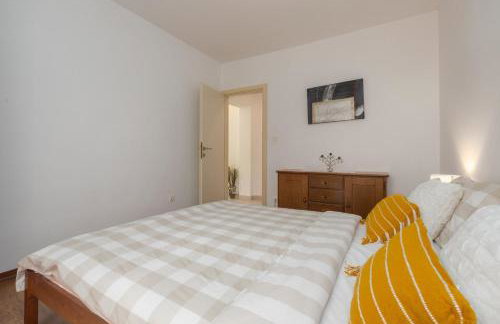 Apartment Susnjici 2 with Pool, Children Playground and Terrace - Photo 8