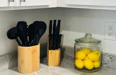 Trendy Midtown Apartment - Foto 14