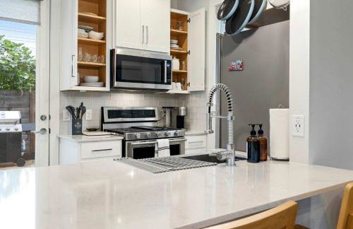 East Side Haven - Blocks from Local Food Legends - Foto 13