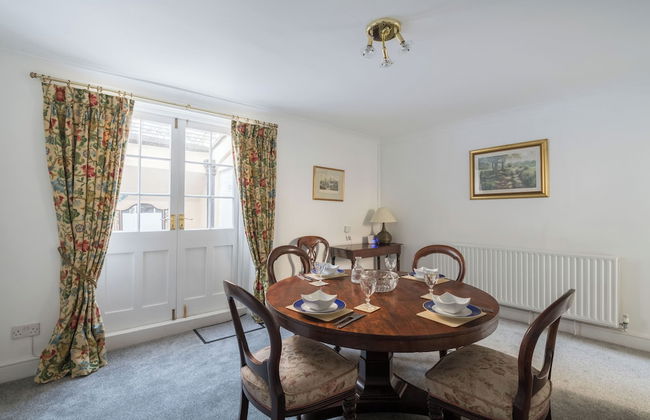 At Home in Chelsea - Photo 13