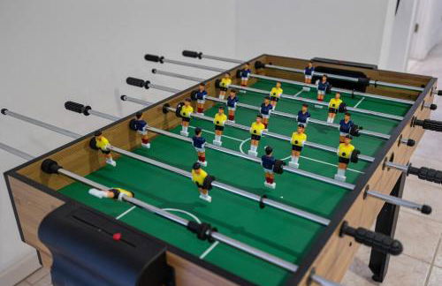 Secluded 9BR Getaway, Pool, Hot Tub & Huge Deck - Foto 13